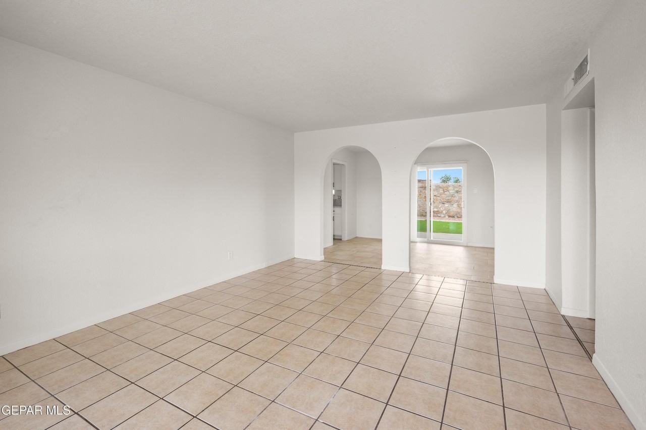 7139 Orizaba Ave - Photo 2 of 23