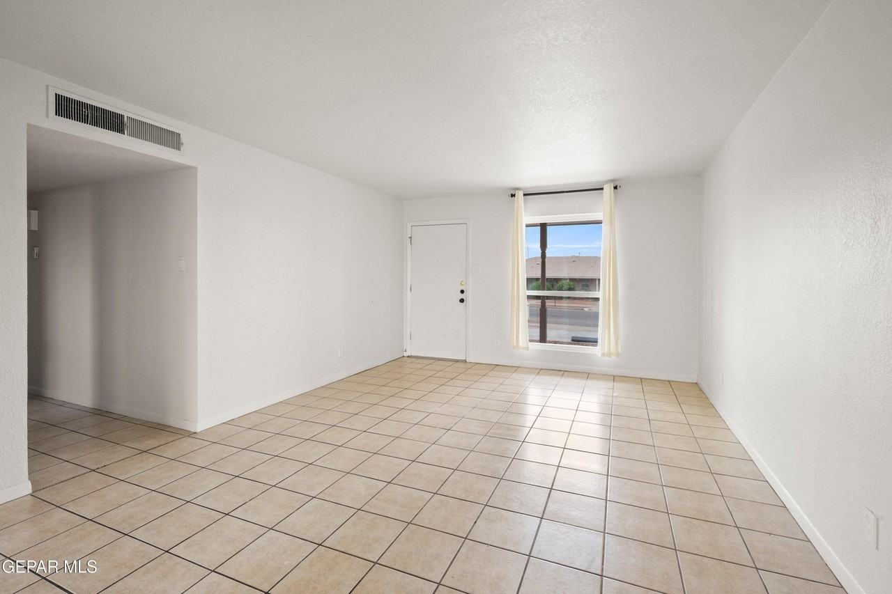 7139 Orizaba Ave - Photo 3 of 23