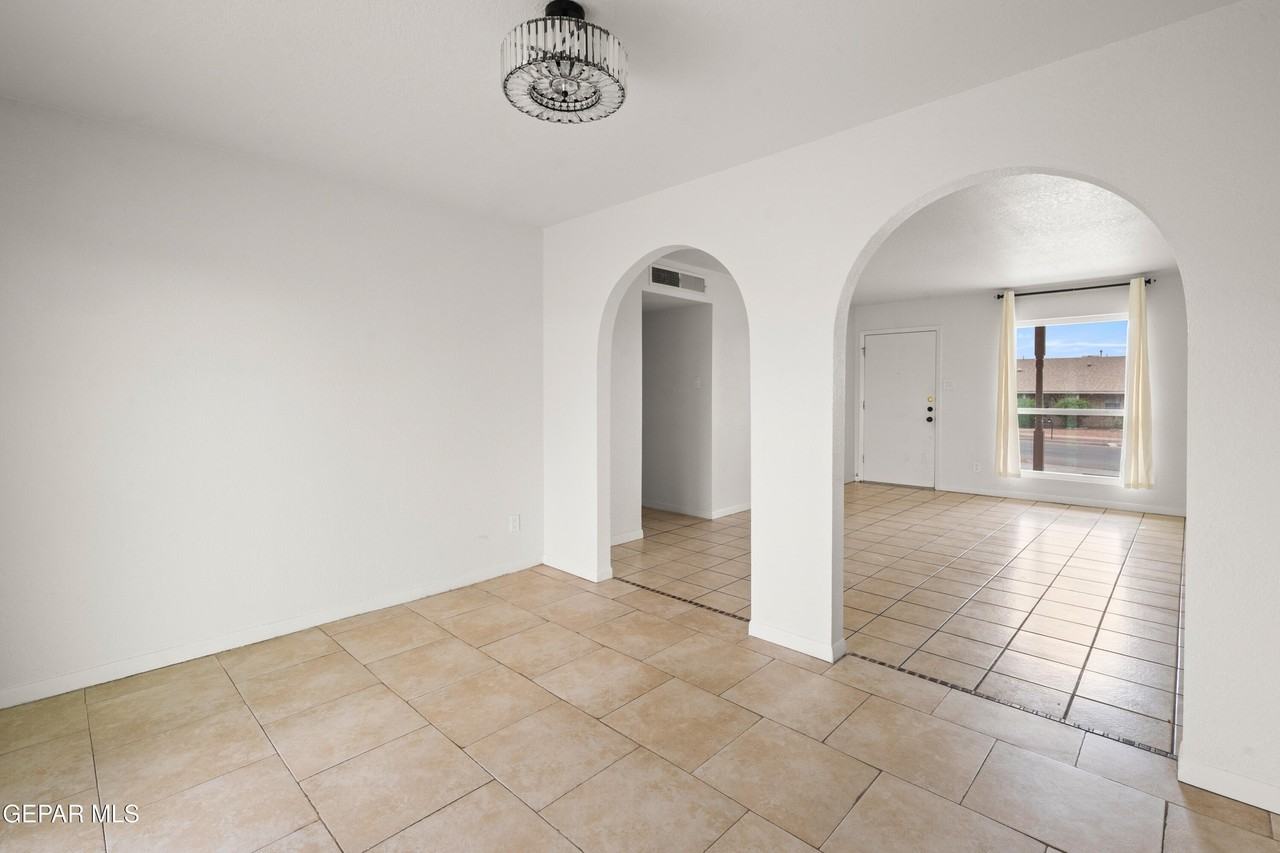 7139 Orizaba Ave - Photo 4 of 23