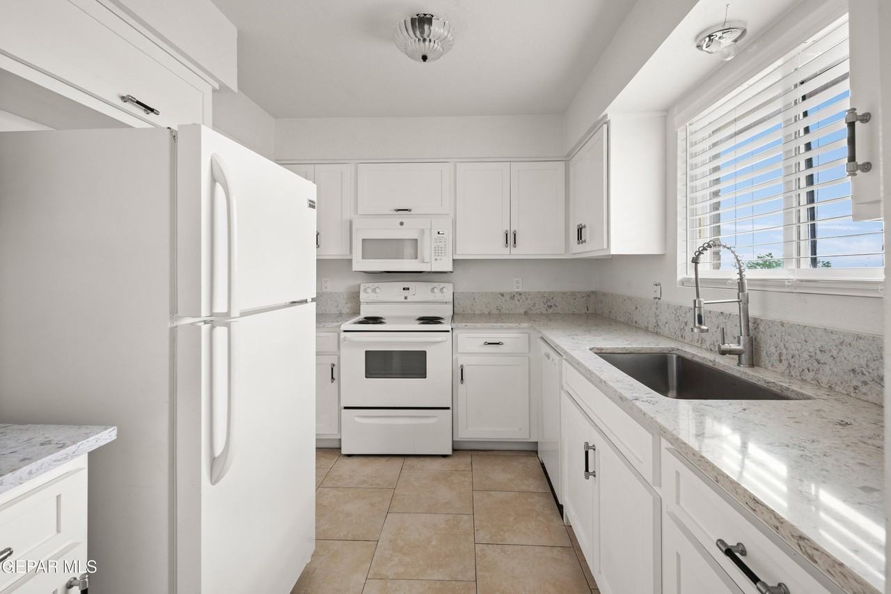 7139 Orizaba Ave - Photo 6 of 23