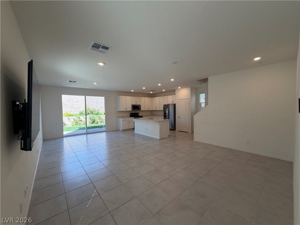 2562 Ofanto St - Photo 2 of 27