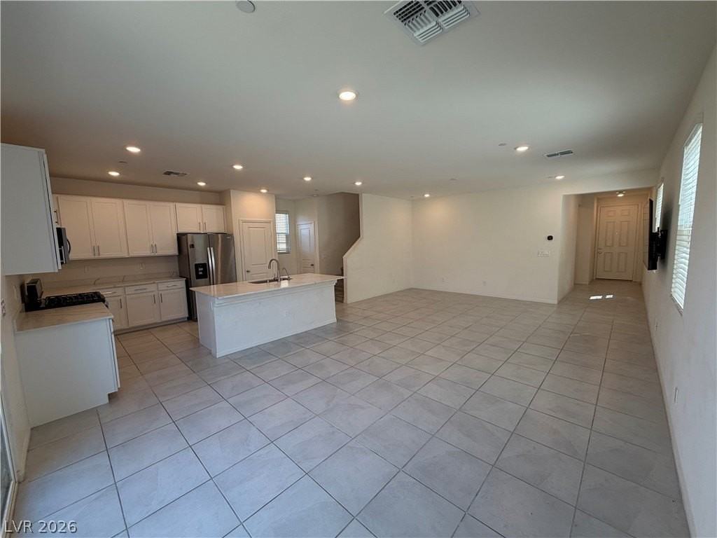 2562 Ofanto St - Photo 3 of 27