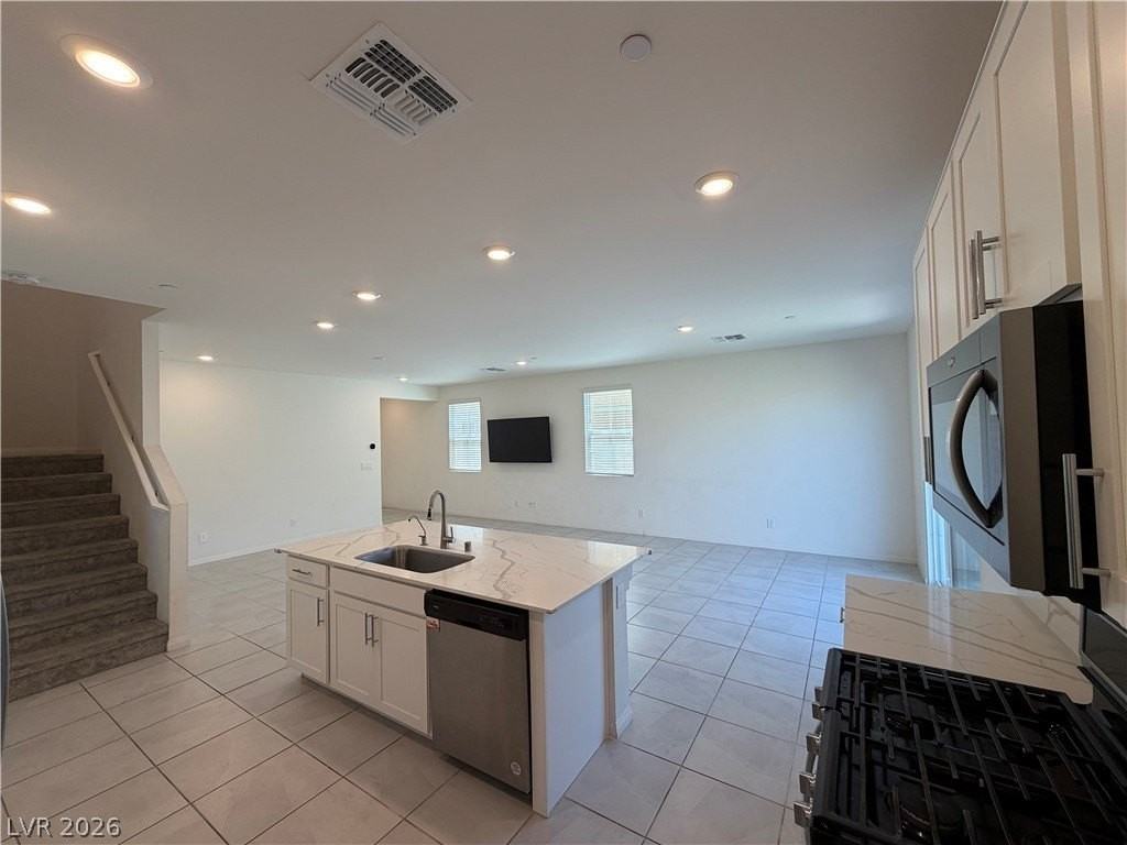 2562 Ofanto St - Photo 5 of 27