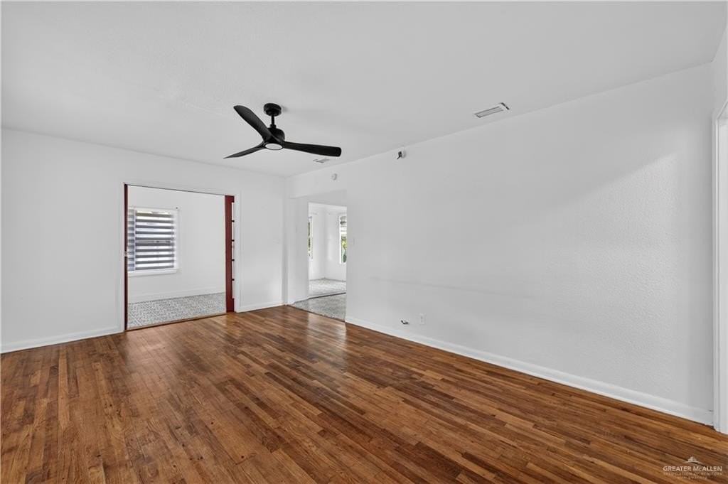 1704 Redwood Ave - Photo 5 of 18