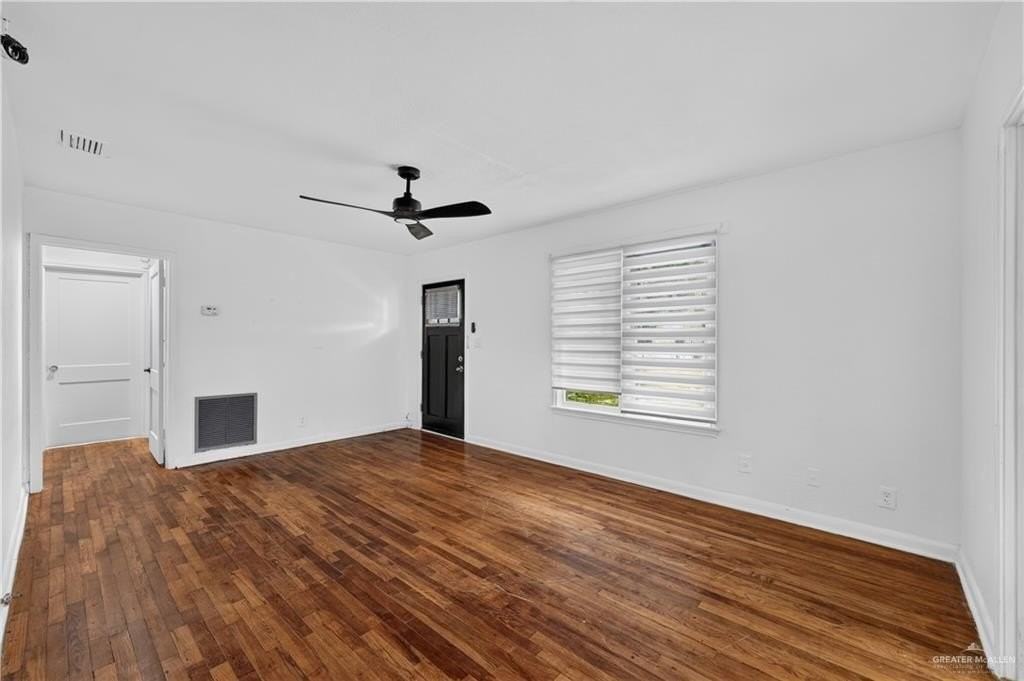 1704 Redwood Ave - Photo 6 of 18