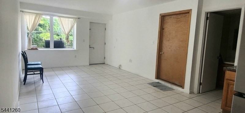 245 Clark Pl - Photo 3 of 7