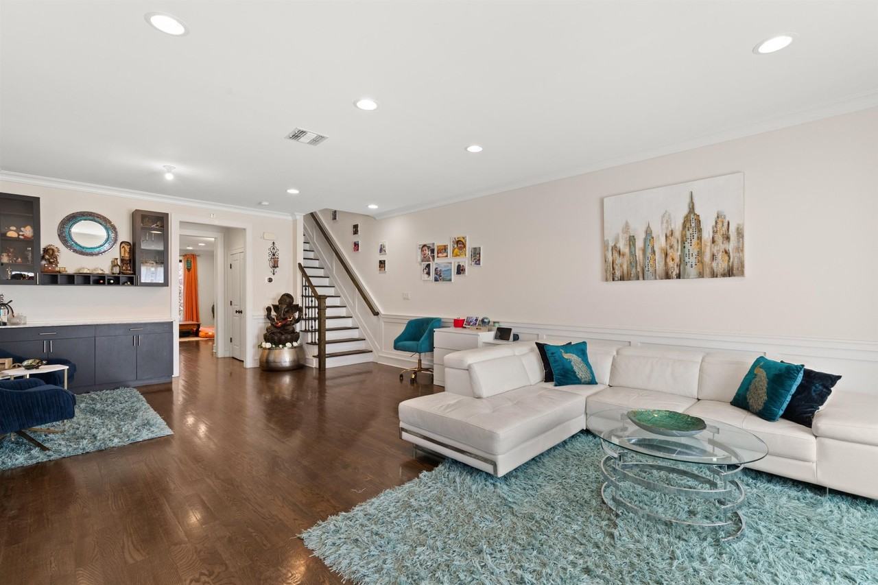 1627 John St #A - Photo 2 of 25