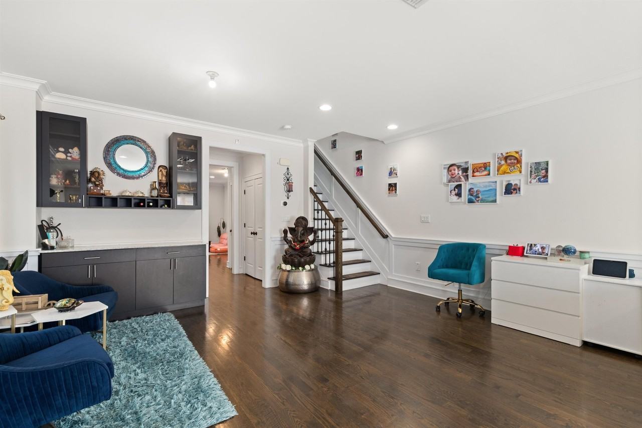1627 John St #A - Photo 3 of 25
