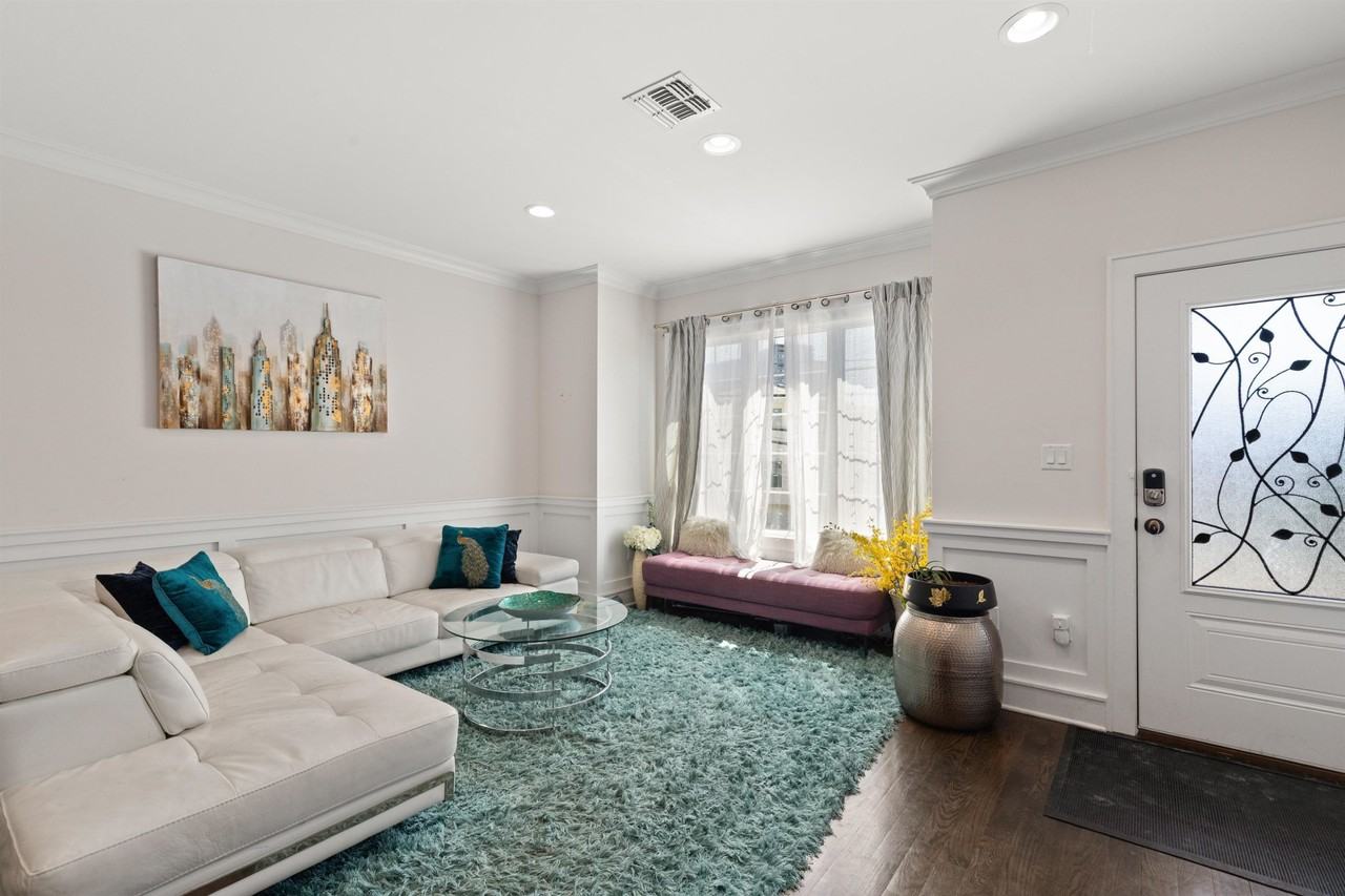 1627 John St #A - Photo 4 of 25