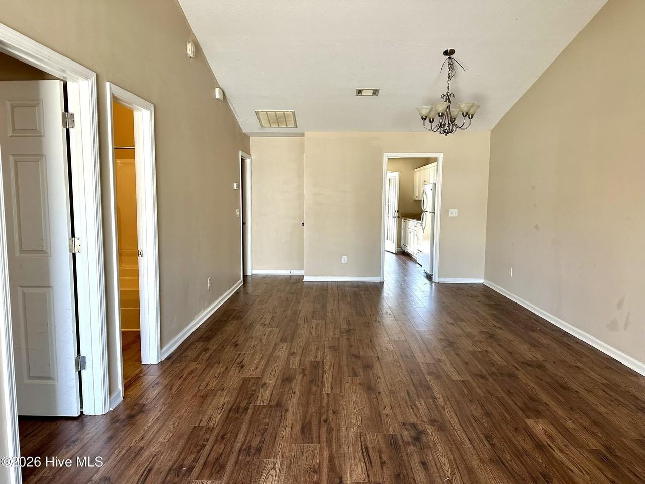 1730 Elizabeth St - Photo 4 of 20
