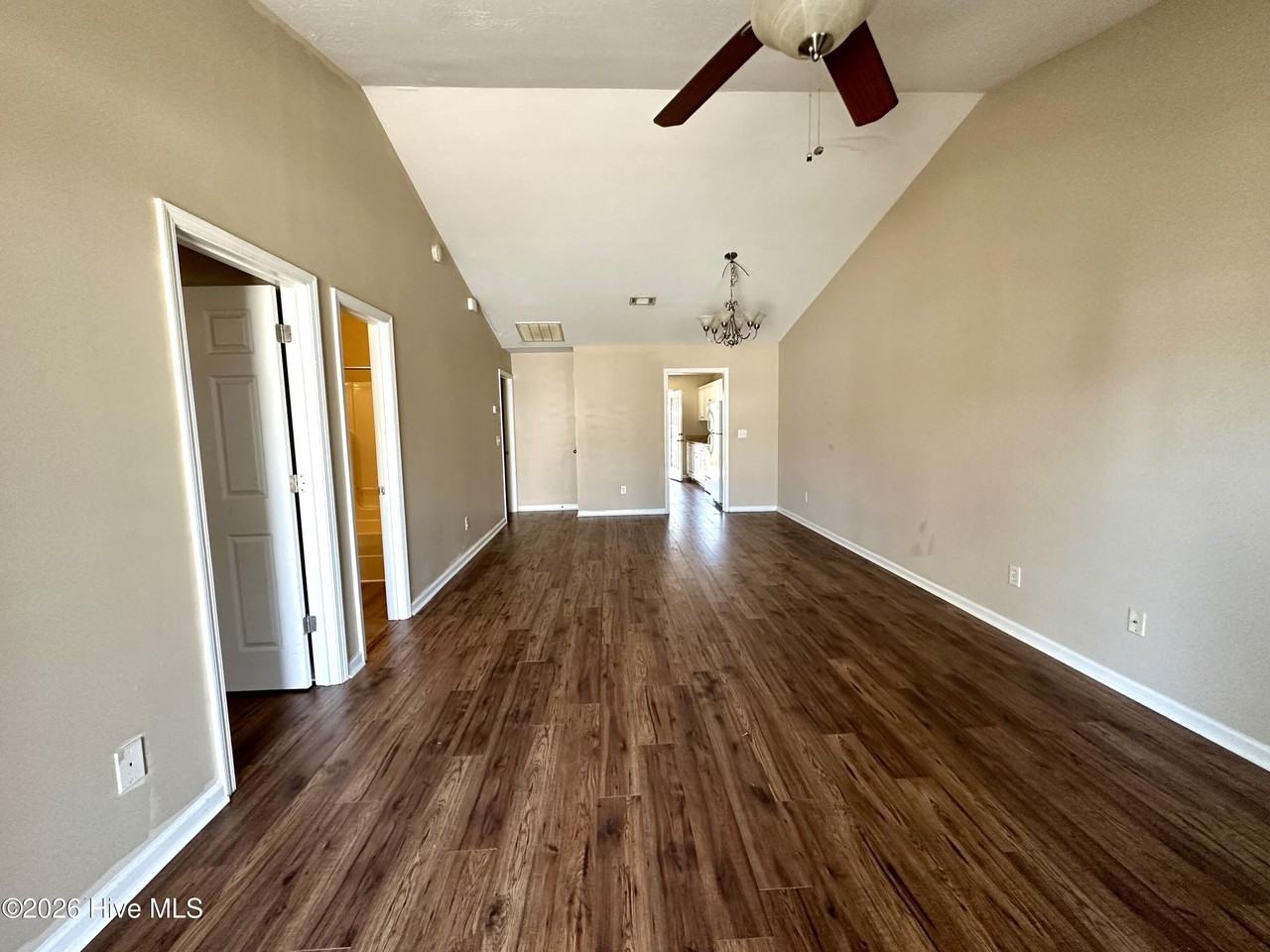 1730 Elizabeth St - Photo 5 of 20