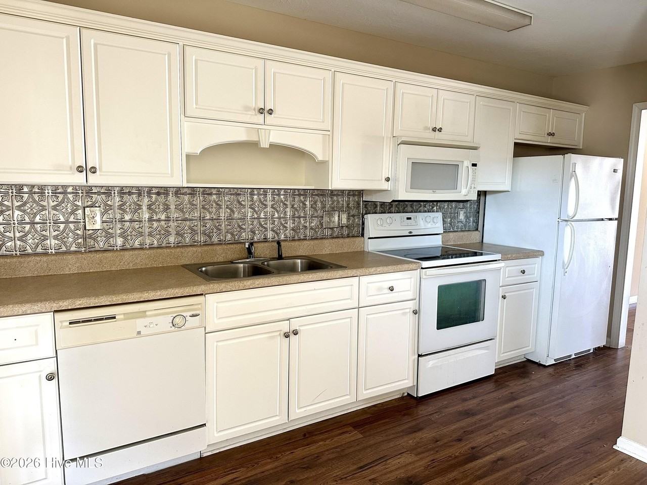 1730 Elizabeth St - Photo 7 of 20
