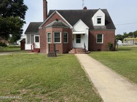 featured image of 129 W 6th St