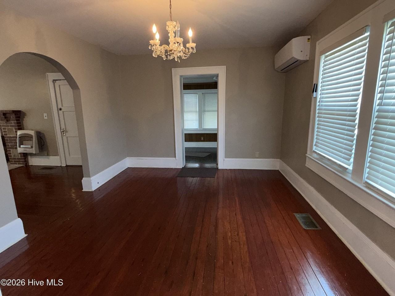 129 W 6th St - Photo 4 of 12