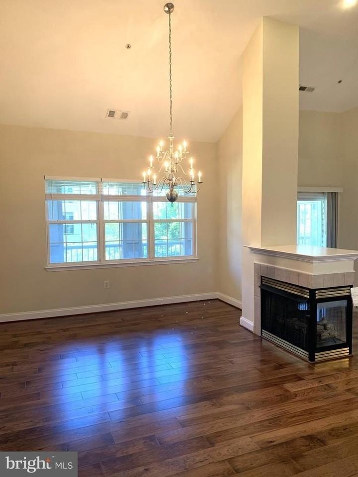 400 Symphony Cir - Photo 2 of 24