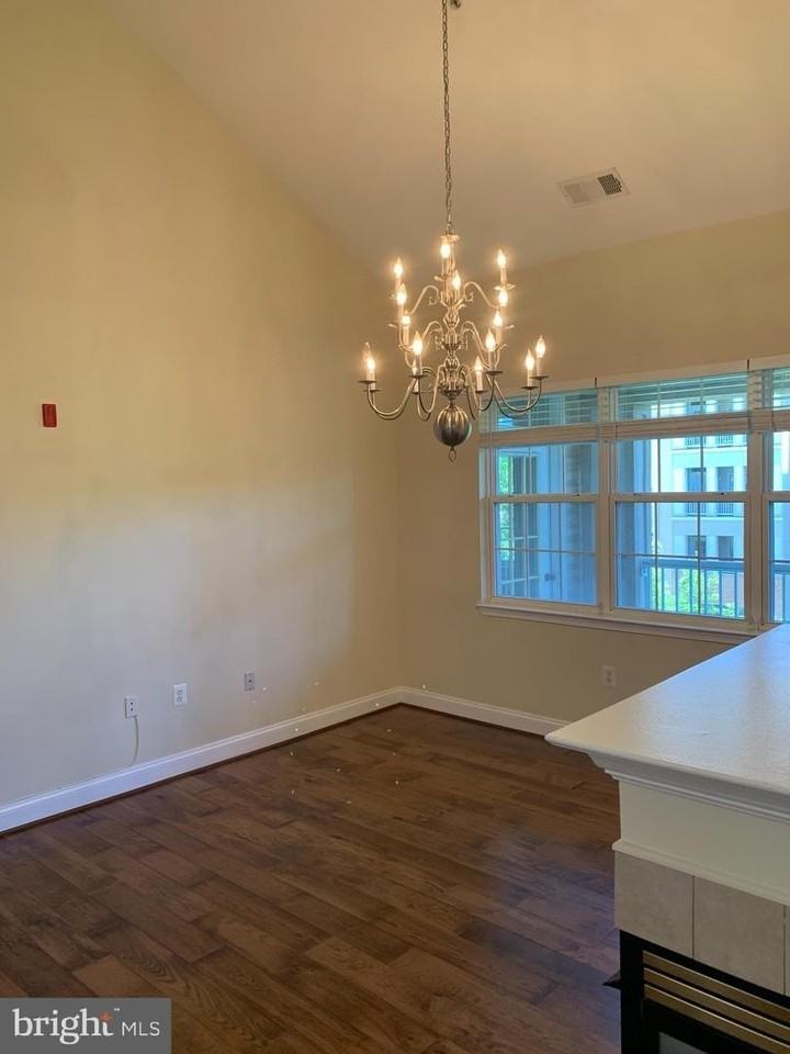 400 Symphony Cir - Photo 3 of 24