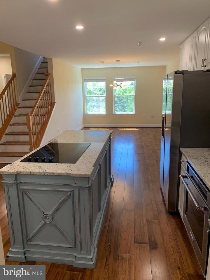 400 Symphony Cir - Photo 6 of 24