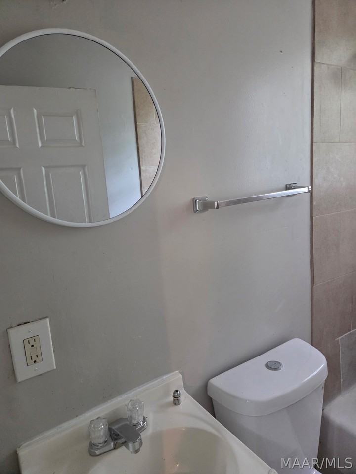 3208 Caffey Dr - Photo 4 of 8