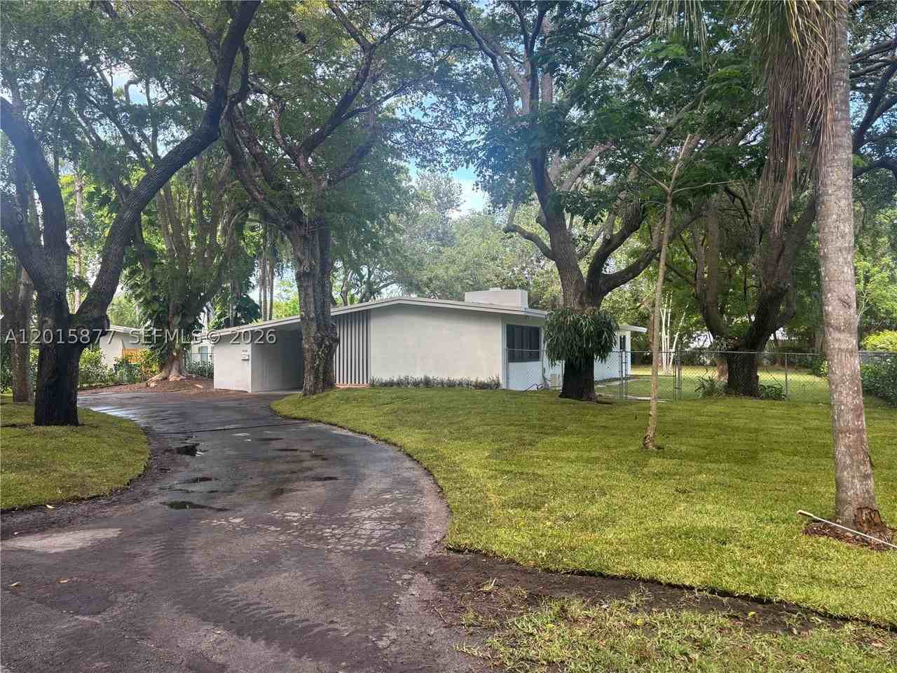 12725 Sw 80th Ave - Photo 2 of 37