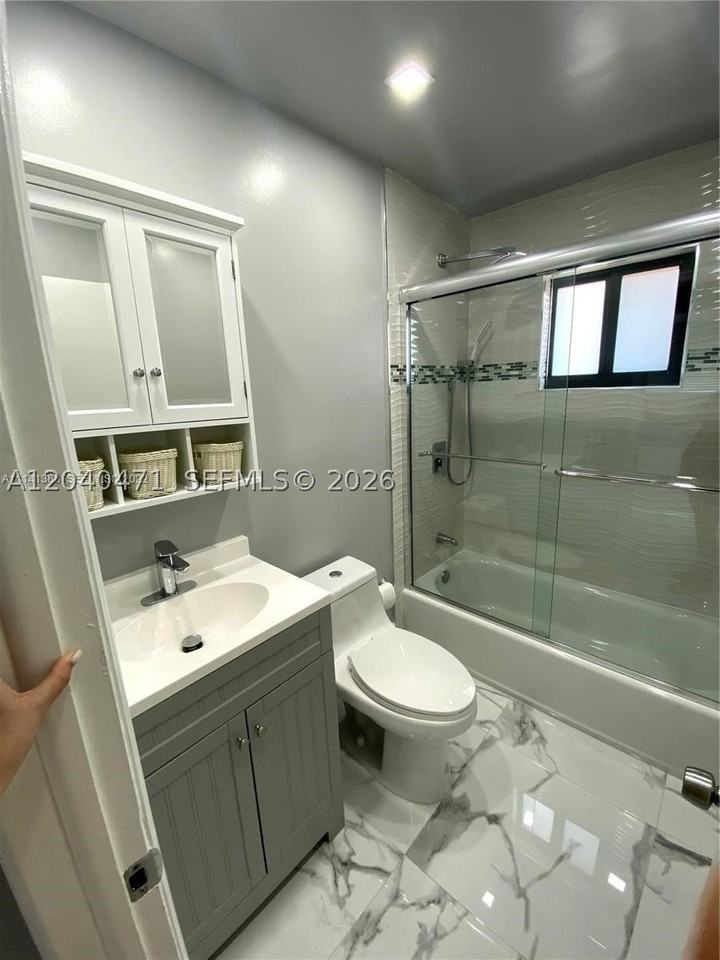 547 E 15th St #A - Photo 6 of 11