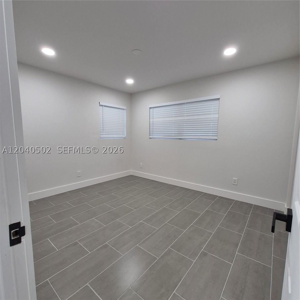 823 Nw 30th Ct #1-2 - Photo 6 of 7