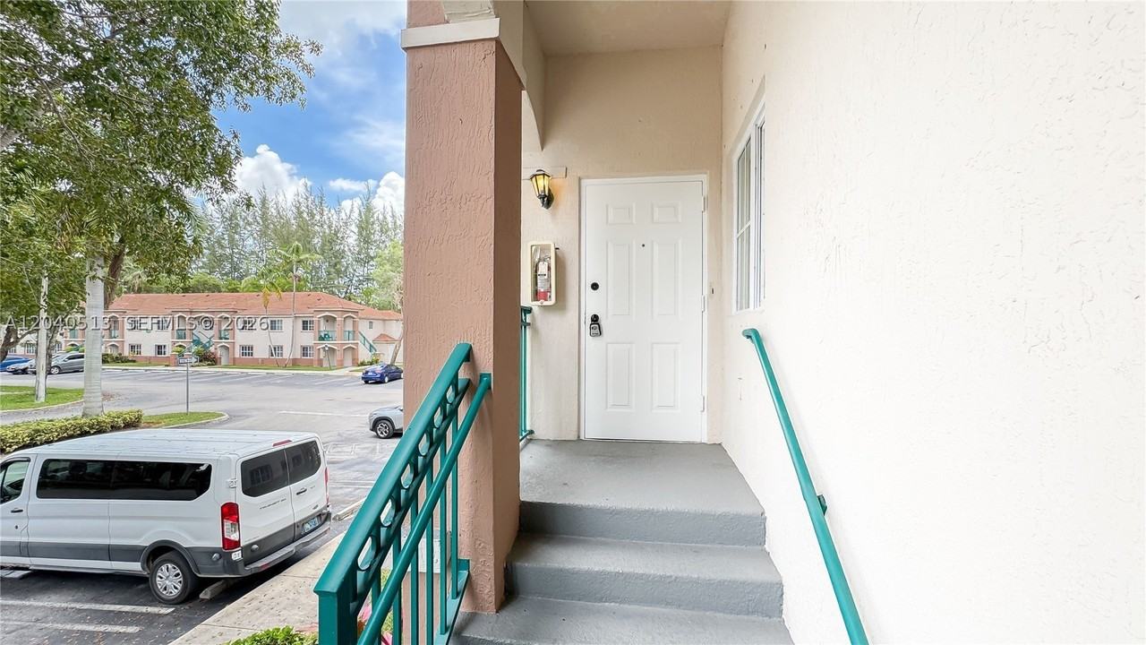 2930 Se 13th Ave #202-52 - Photo 6 of 12