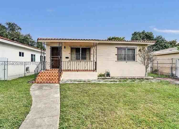 831 Nw 21st Ct - Photo 3 of 17