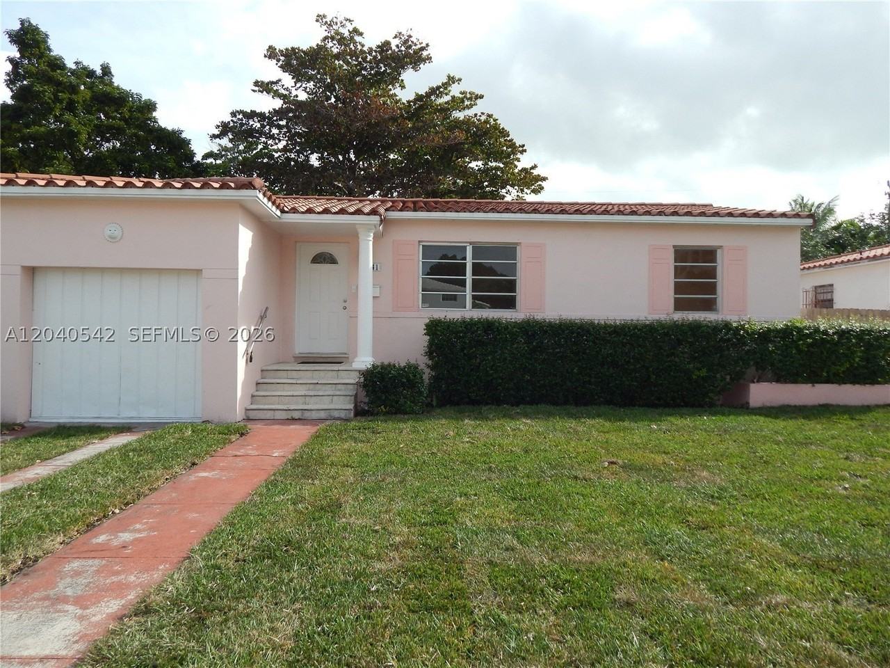 1841 Sw 37th Ave - Photo 2 of 24