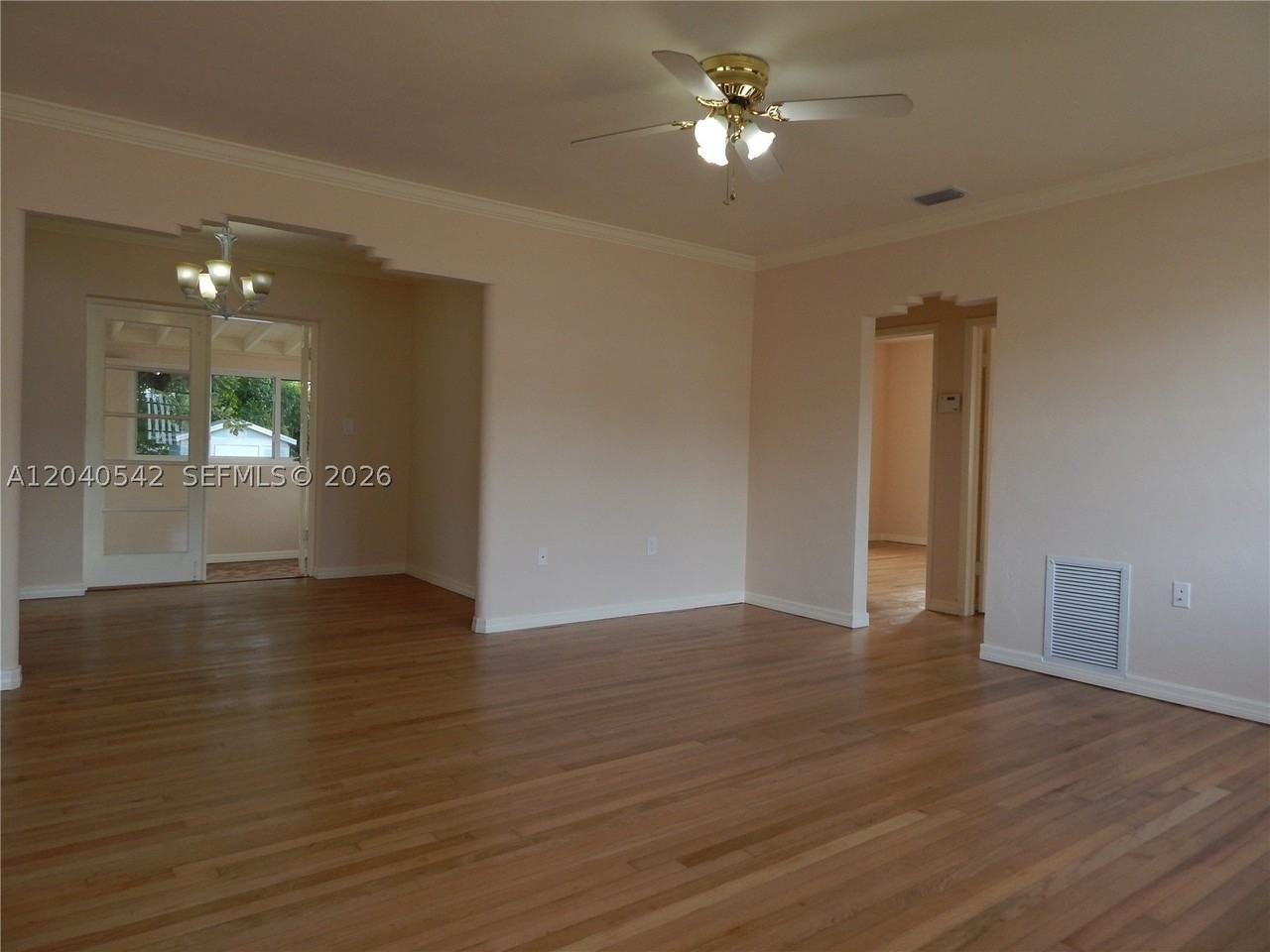 1841 Sw 37th Ave - Photo 4 of 24