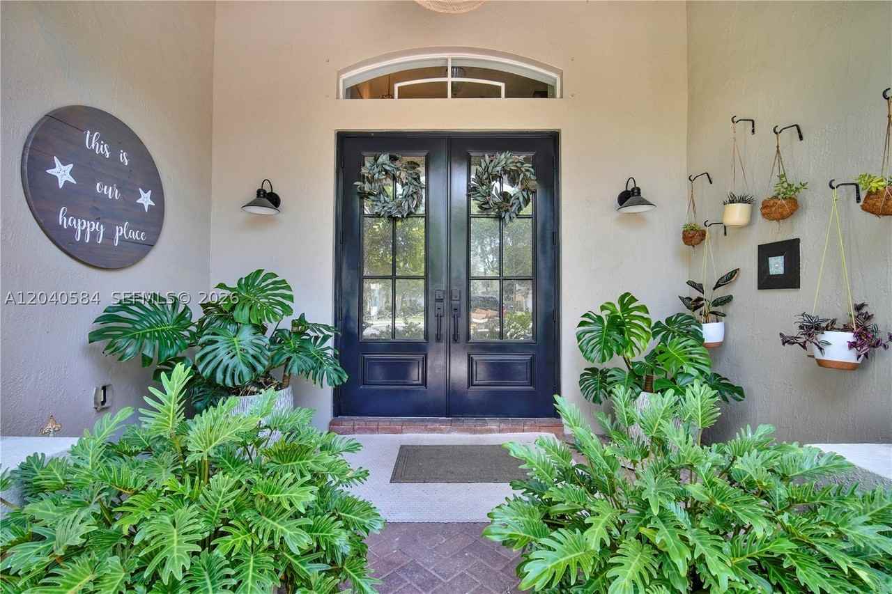 11921 Sw 126th Ter - Photo 2 of 50