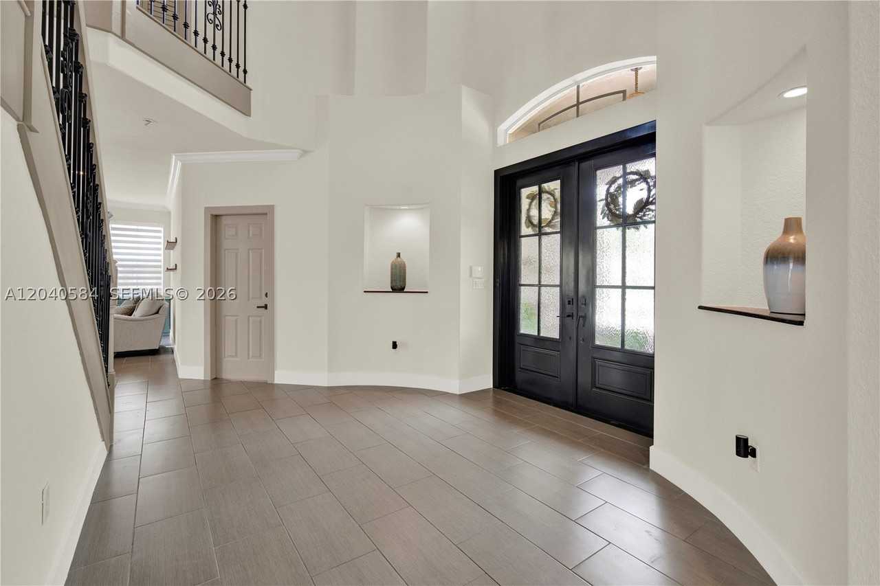 11921 Sw 126th Ter - Photo 3 of 50