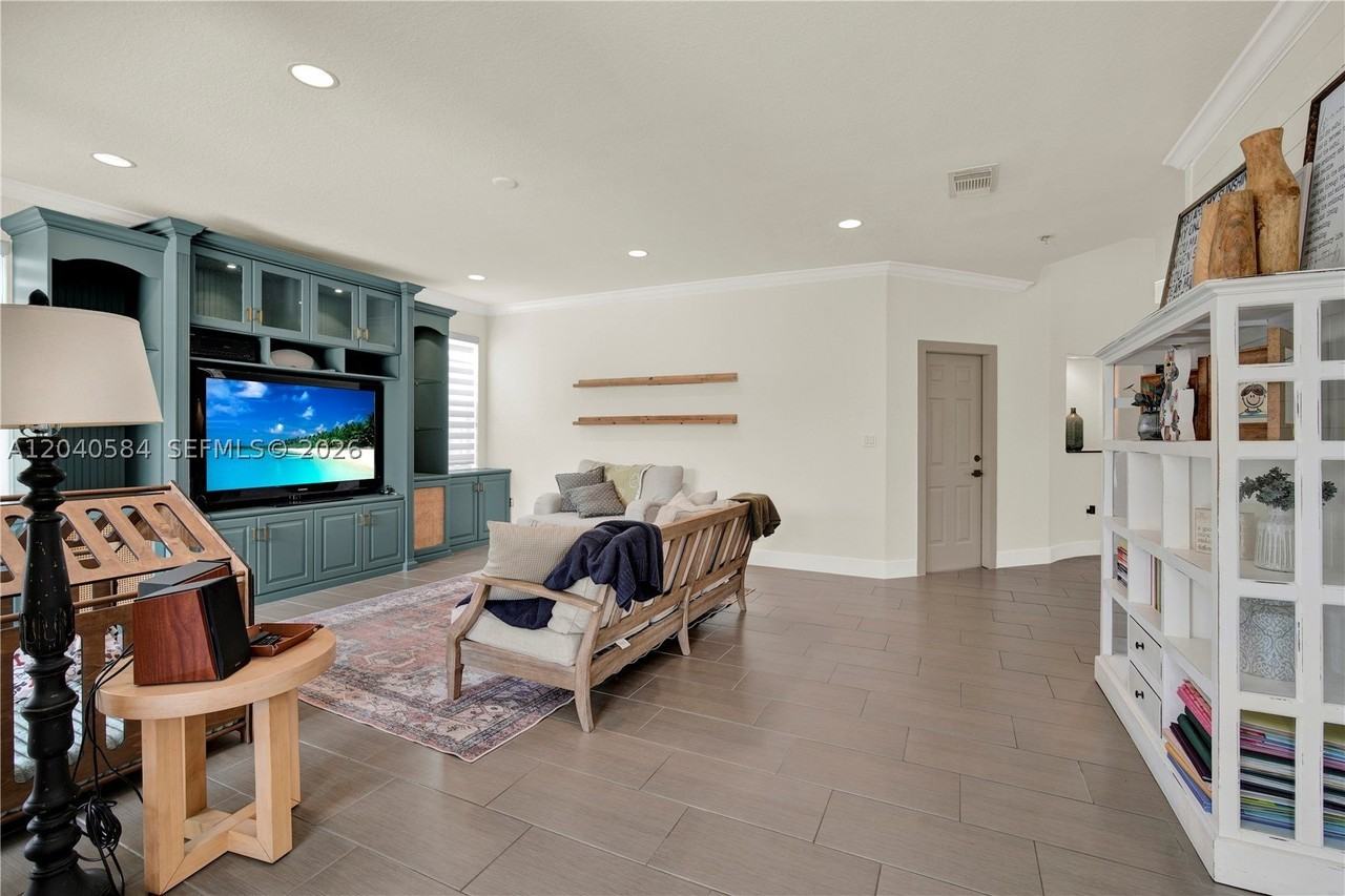 11921 Sw 126th Ter - Photo 7 of 50