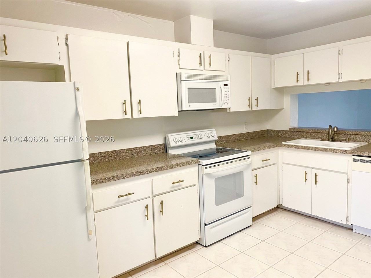 15 Escondido Ct #148 - Photo 3 of 18