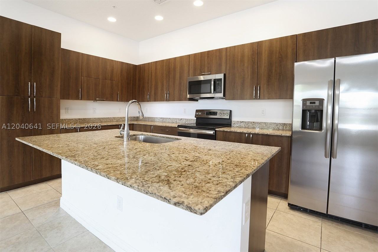 12453 Nw 17th Mnr #12353 - Photo 6 of 31