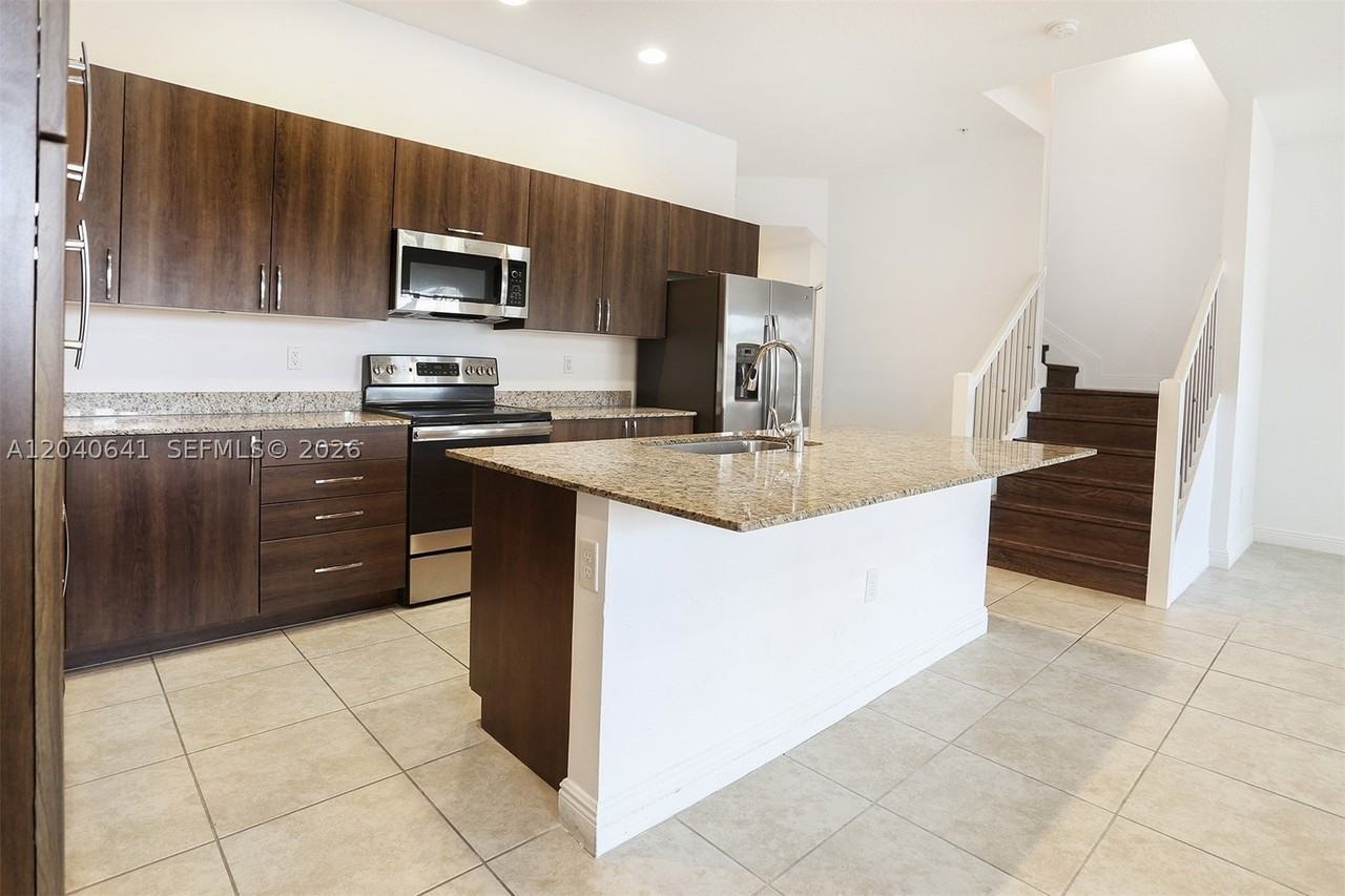 12453 Nw 17th Mnr #12353 - Photo 7 of 31