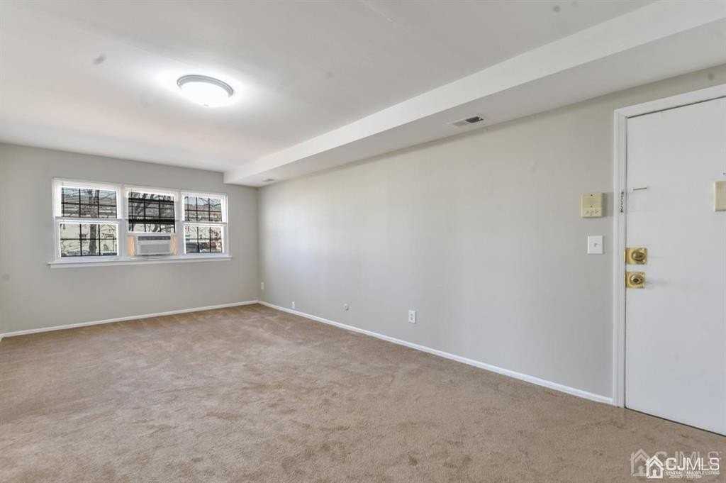 204 College Dr - Photo 4 of 15
