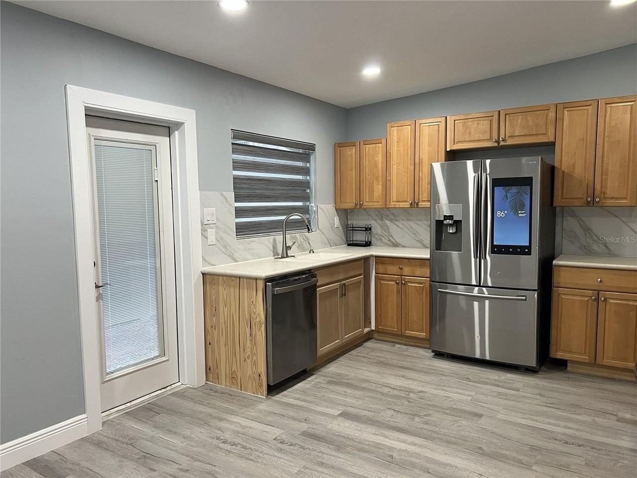 1744 8th St - Photo 3 of 17