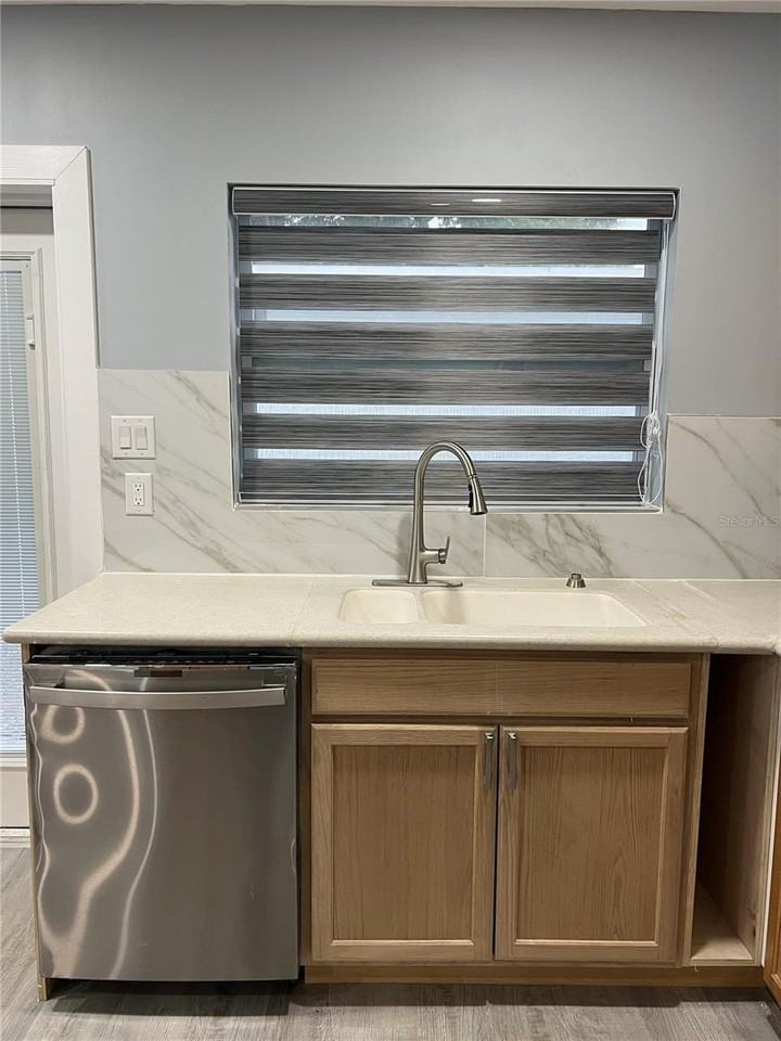 1744 8th St - Photo 4 of 17