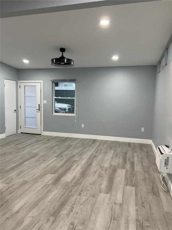 1744 8th St - Photo 5 of 17