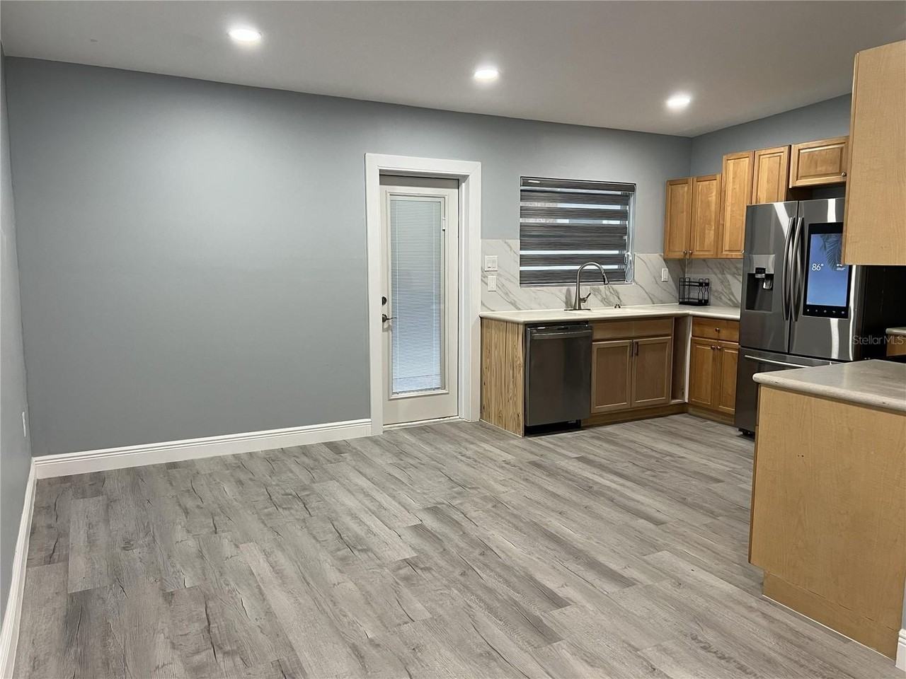 1744 8th St - Photo 6 of 17