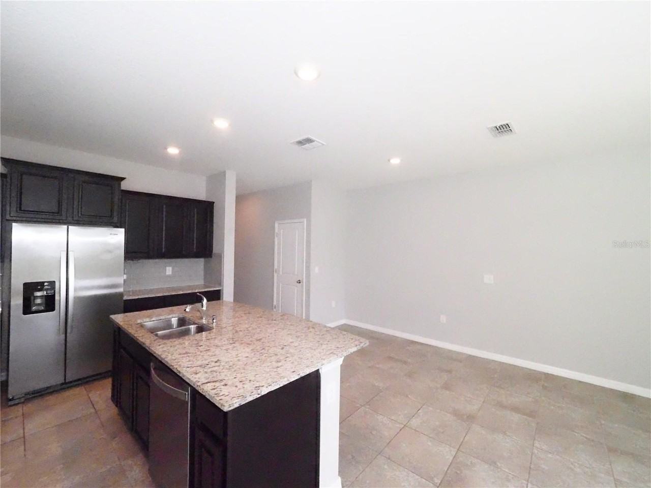 4444 Aqua Mirage St - Photo 5 of 29