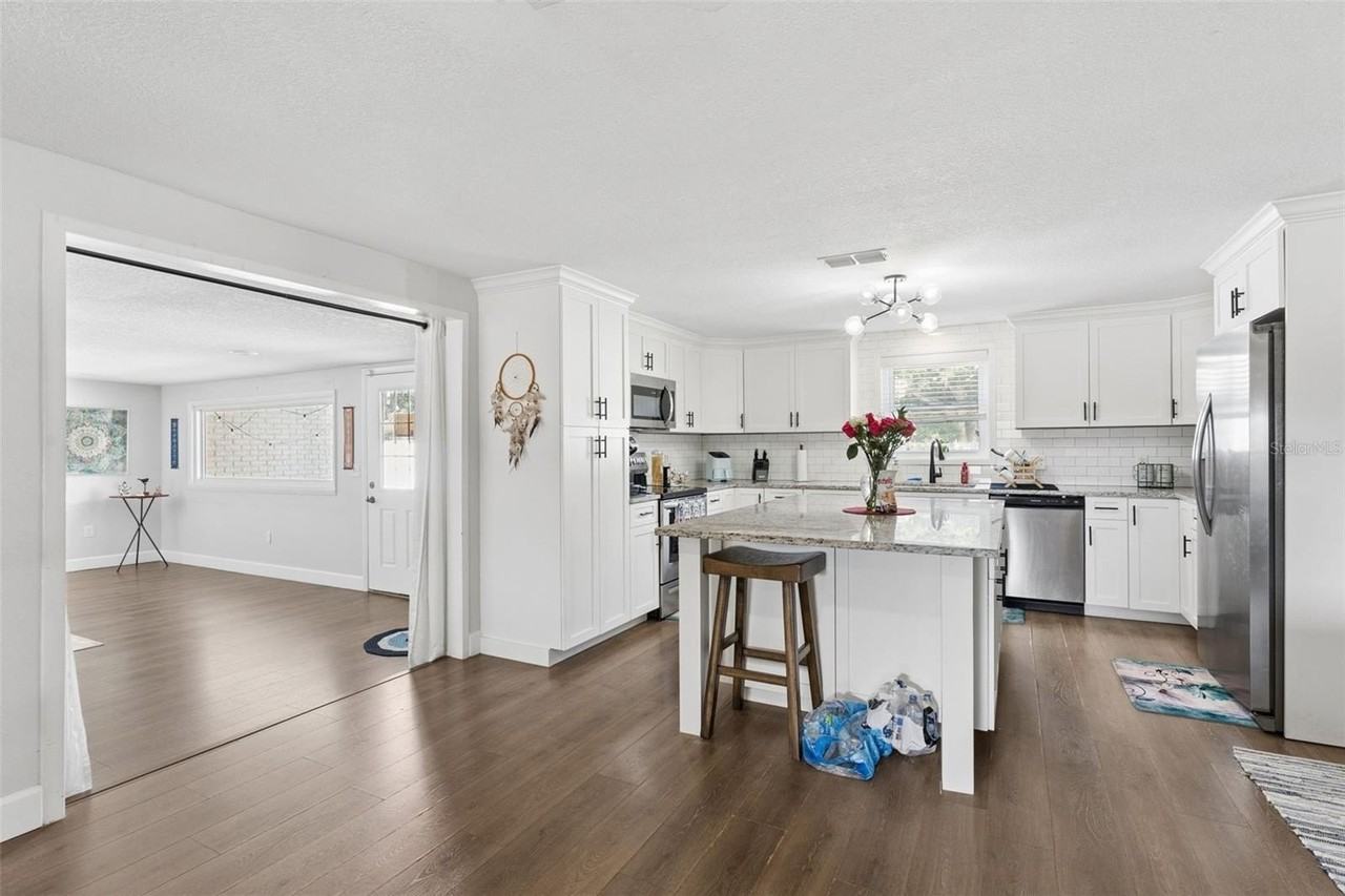 273 Avalon Rd - Photo 6 of 32