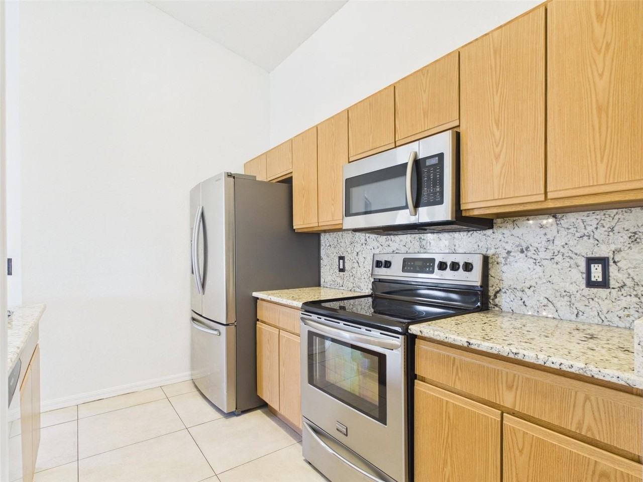 128 Eagle Point Blvd - Photo 4 of 39