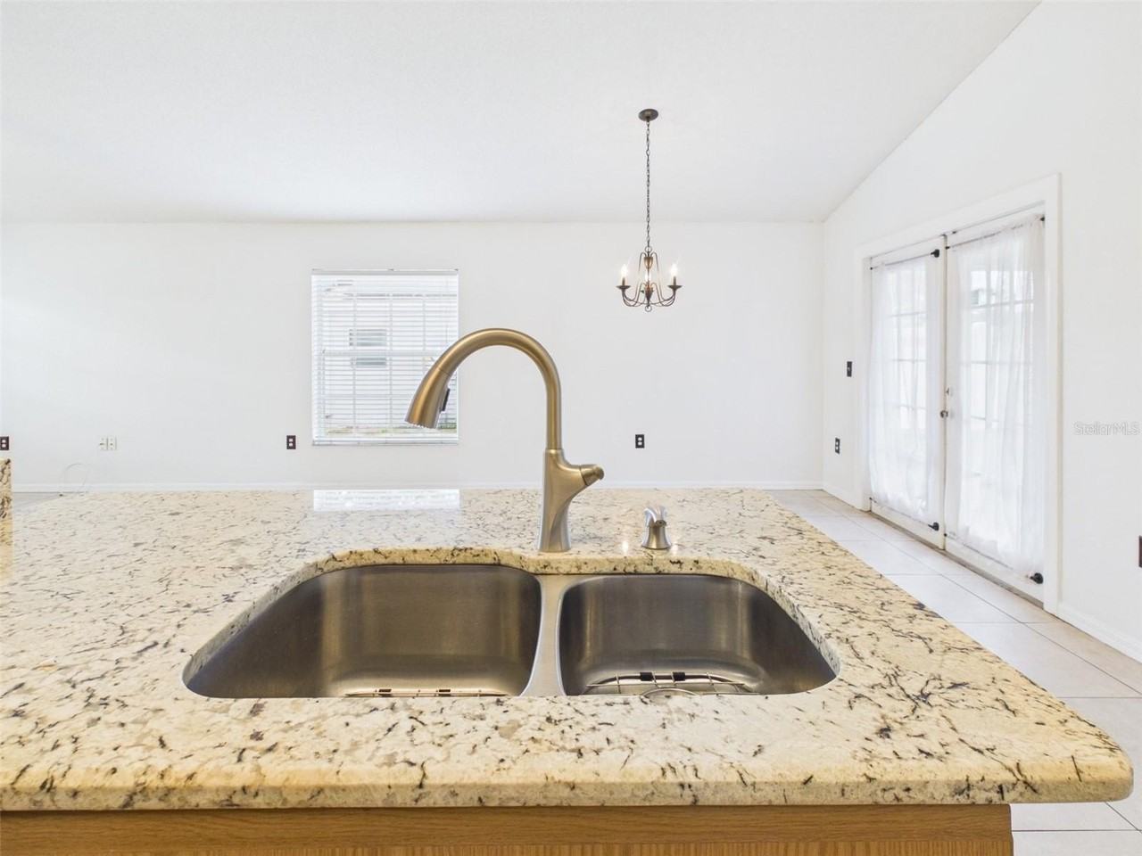 128 Eagle Point Blvd - Photo 6 of 39
