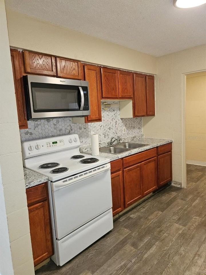 2988 Stowe Pl - Photo 3 of 7