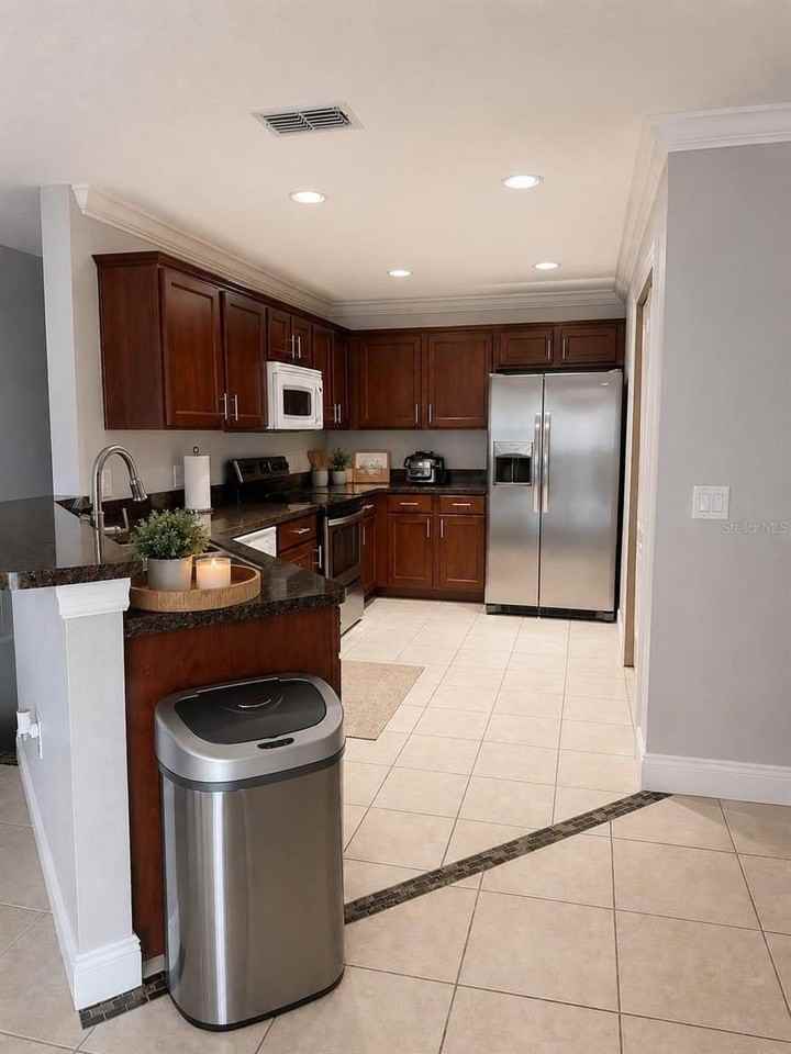 3913 PEMBERLY - Photo 3 of 11