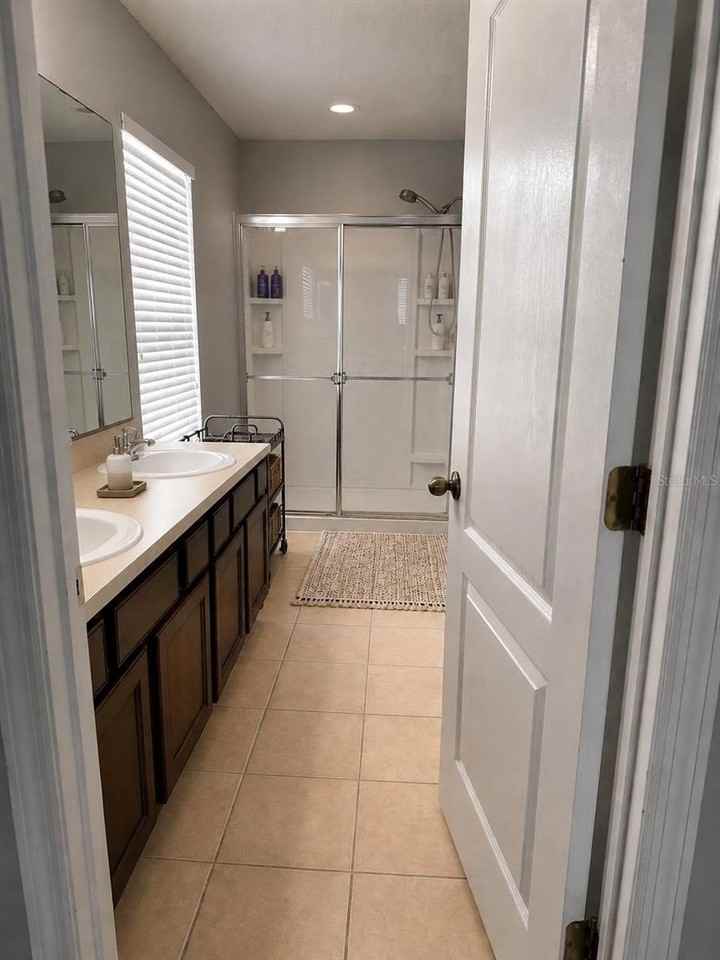 3913 PEMBERLY - Photo 4 of 11