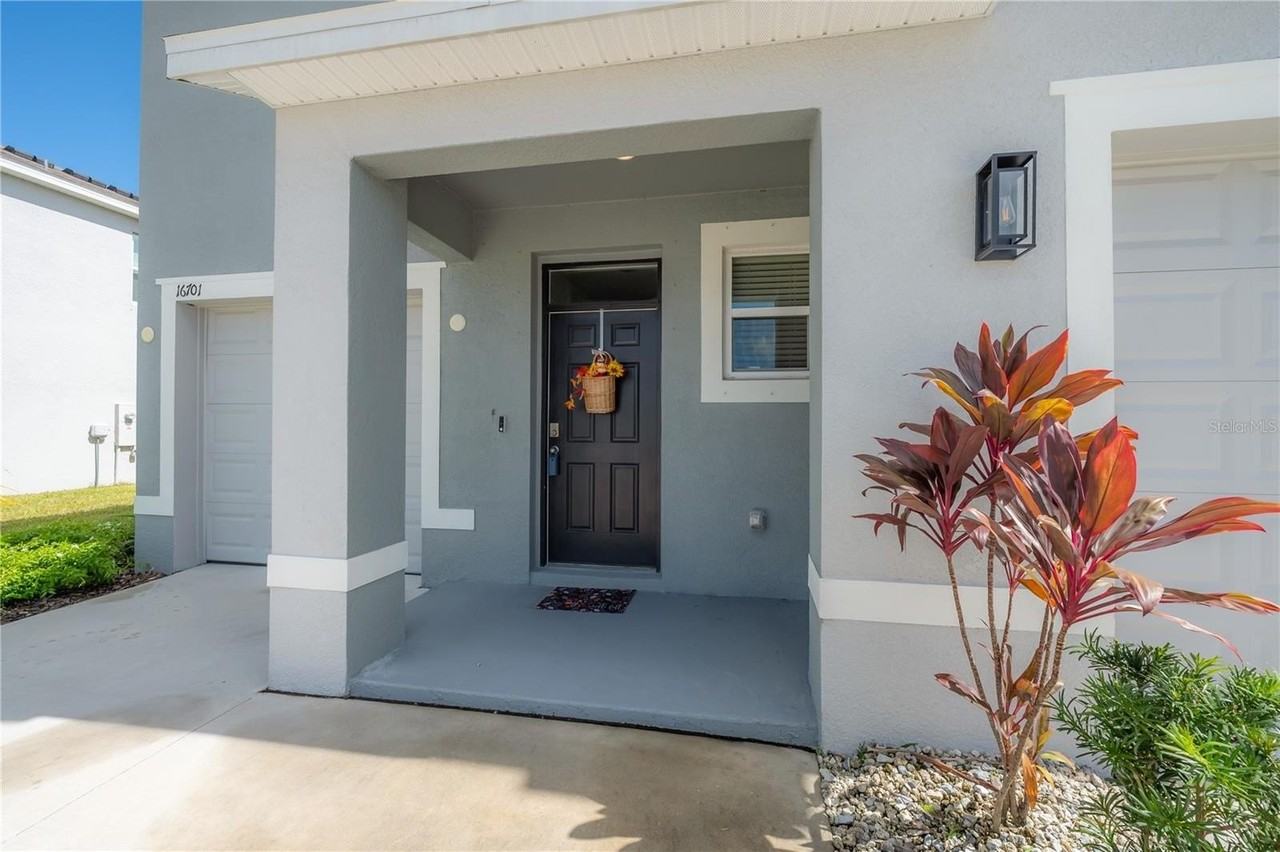 16701 Maude Dr - Photo 4 of 50