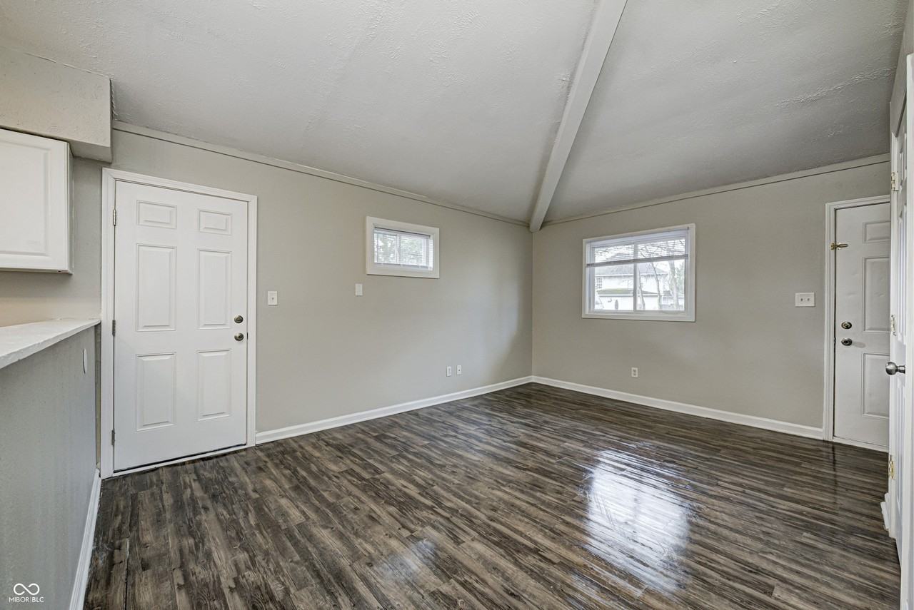 8467 Bluff Rd - Photo 2 of 18