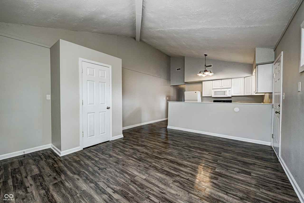 8467 Bluff Rd - Photo 4 of 18